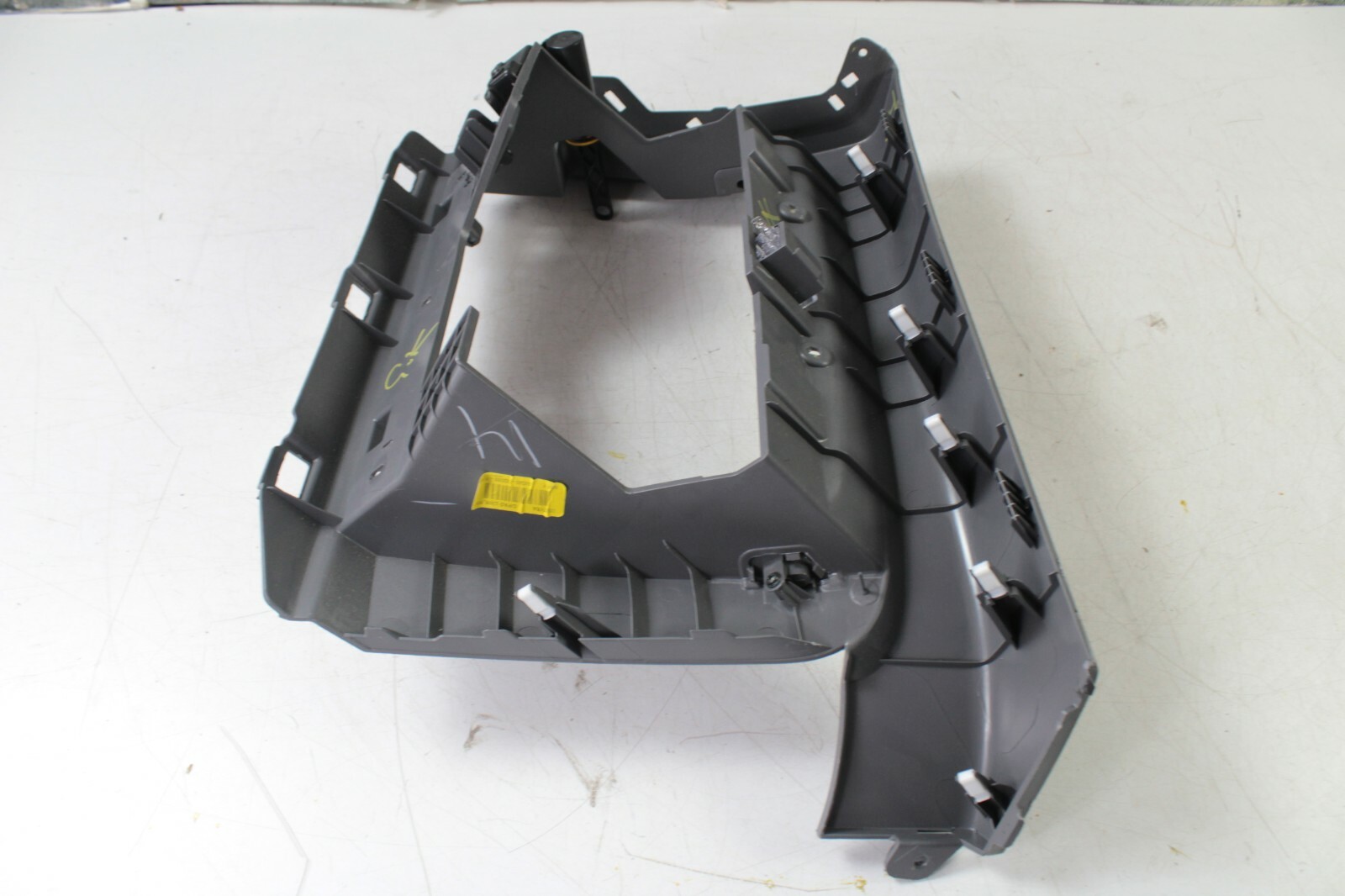 2011 2014 Hyundai Sonata Glove Box Frame Inner Housing Lwr Trim 84541