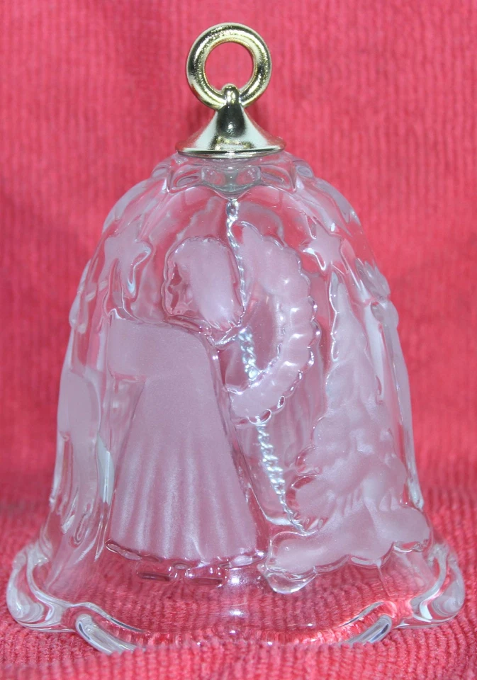 Weihnachtsglocke aus geschliefenen Glas