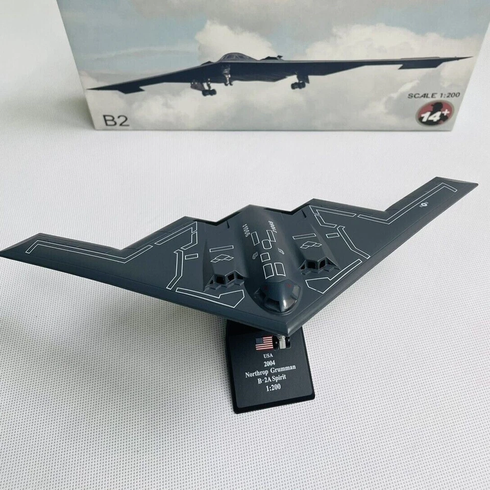 1:200 Diecast USAF Grumman B-2 Spirit Bomber Aircraf Model Military Collection - Image 2 of 4