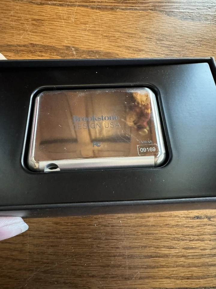 Brookstone Be Digital Pocket Pix Portable Picture Frame with Be Covered Case - Image 3 of 4