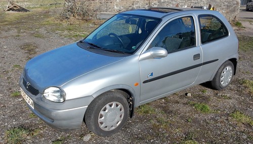 Vauxhall Corsa B 1.2 16v Club 1999 - Picture 19 of 22