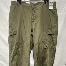 NWT Levi  s Signature Men  s Easy Cargo Pants Sz XL Olive Green