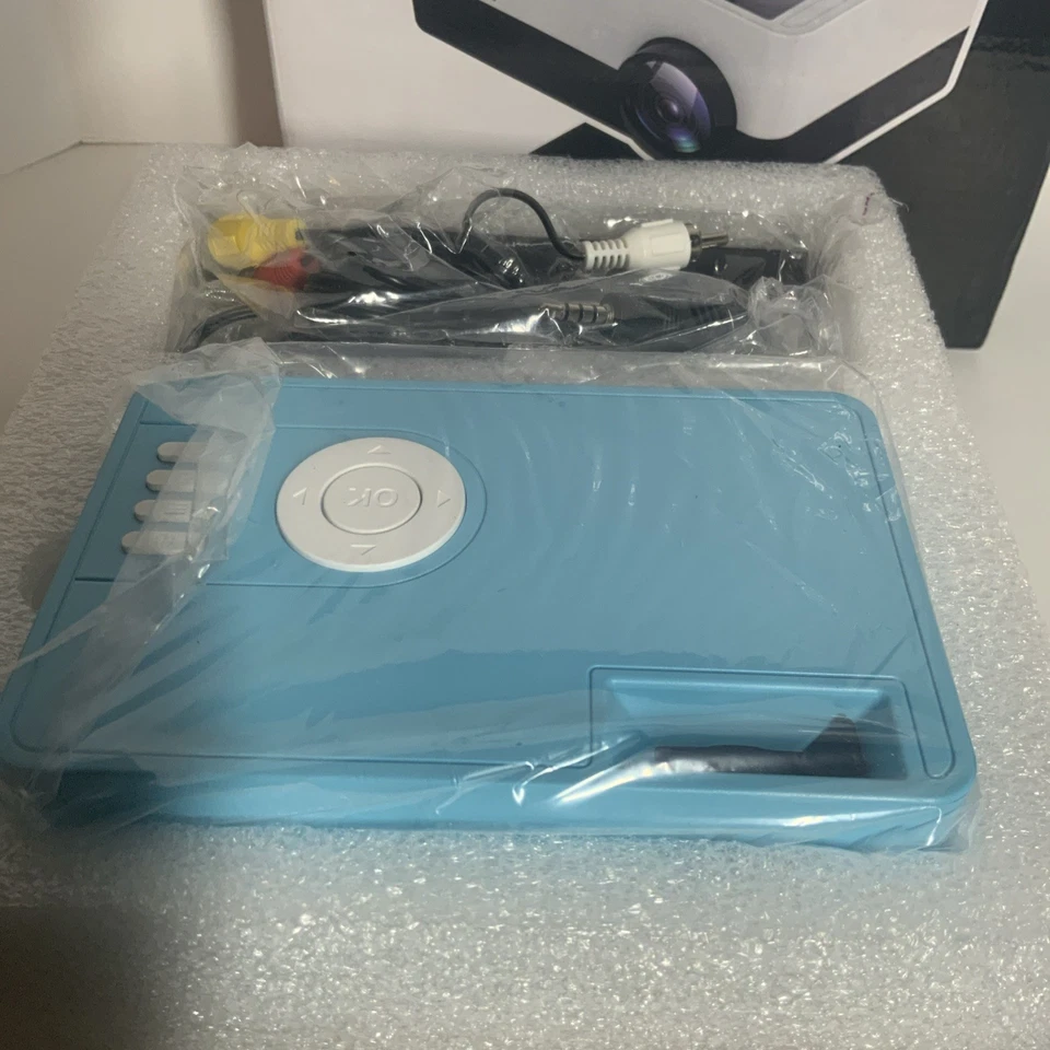 Desktop High Resolution LED Projector With HDMI,  Audio/Video with USB Imputs - Image 3 of 4