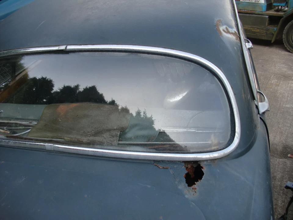 JAGUAR S-TYPE 420 DAIMLER SOBERANO PANTALLA TRASERA CROMOS Foto 2 de 4