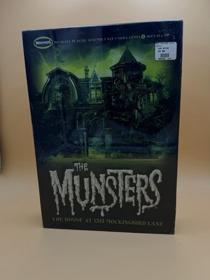 Moebius Models 929 1:87 The Munster's House Model  1313 Mockingbird Lane Sealed