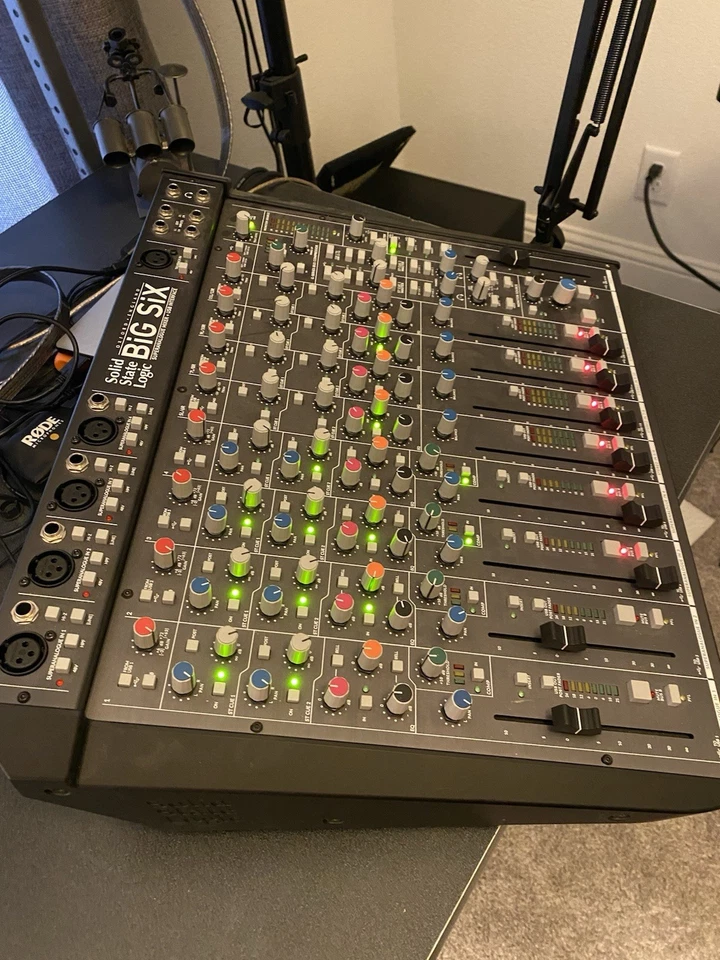 SSL Big Six Mezclador de Escritorio e Interfaz Interfaz USB de Gran Formato Integrada Foto 4 de 4