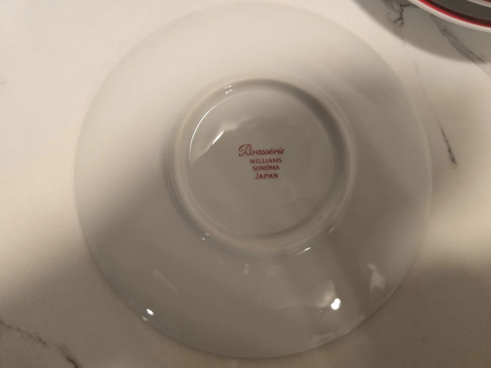 Williams Sonoma Brasserie Borde Rojo Taza Platillo Hecho en Japón Foto 3 de 4