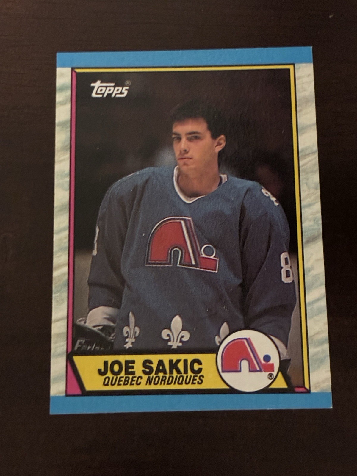 1989-90 Topps - Joe Sakic #113 (RC) Rookie Card Quebec Nordiques NM-MT Condition