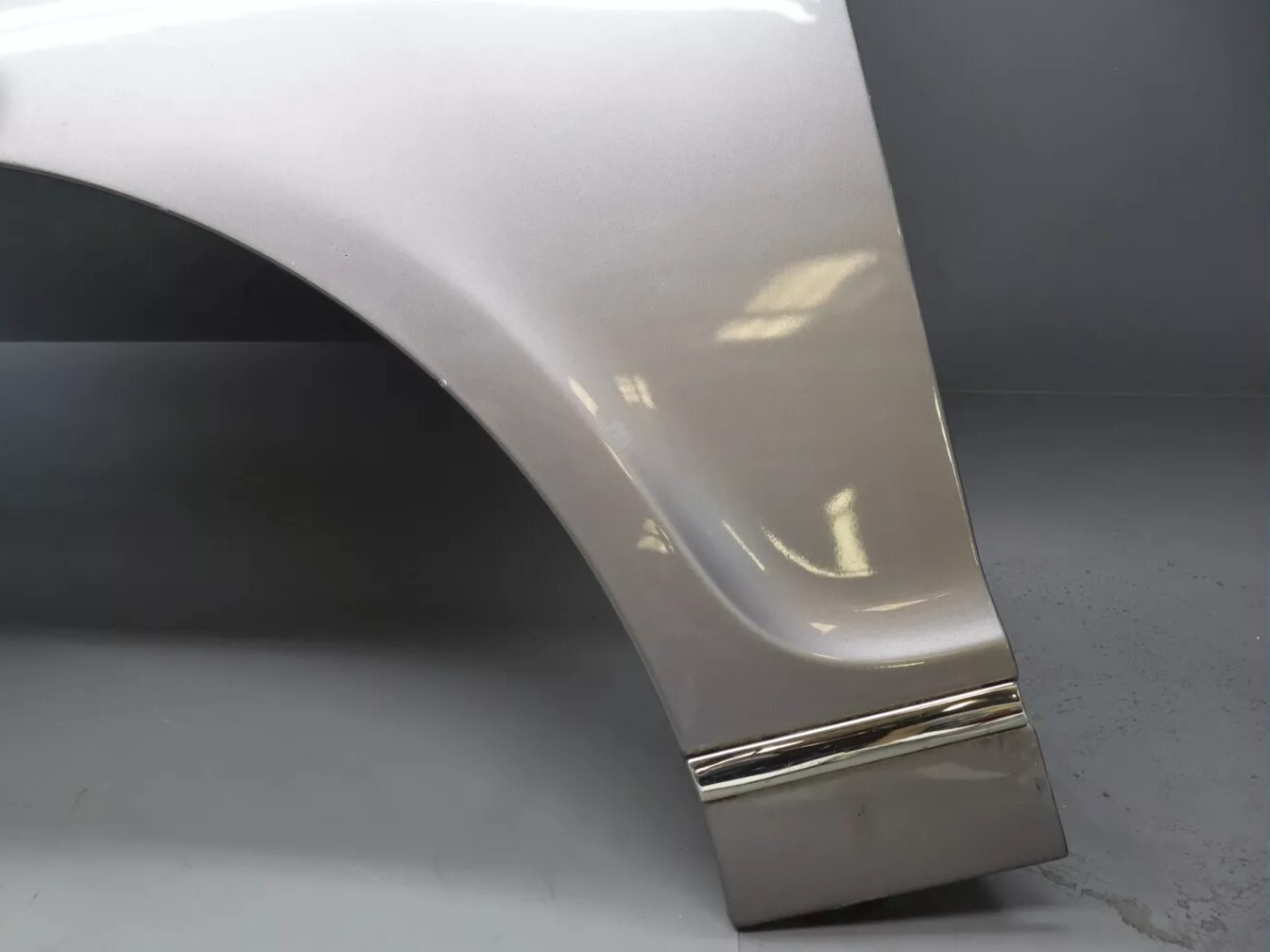 *Damage* Silver Bentley Flying Spur left driver fender (wing) Part No 3w5821105F