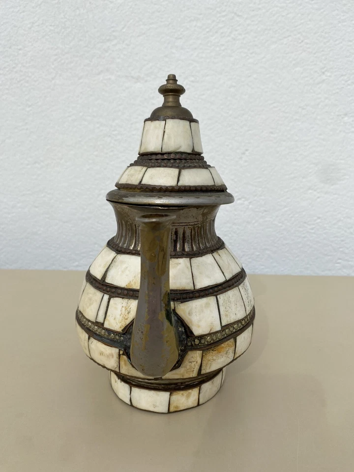 Ancienne Théière En Laiton Et Os - Pièce De Collection Unique - Vintage - Photo 2/4
