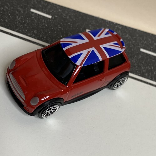 2004 Matchbox #75 Hero City Mini Cooper S Red w/British Union Jack Roof 1:55 NM - Picture 16 of 17