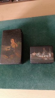 2 x antike russische lackierte Pappmaché Stempelboxen handbemalt