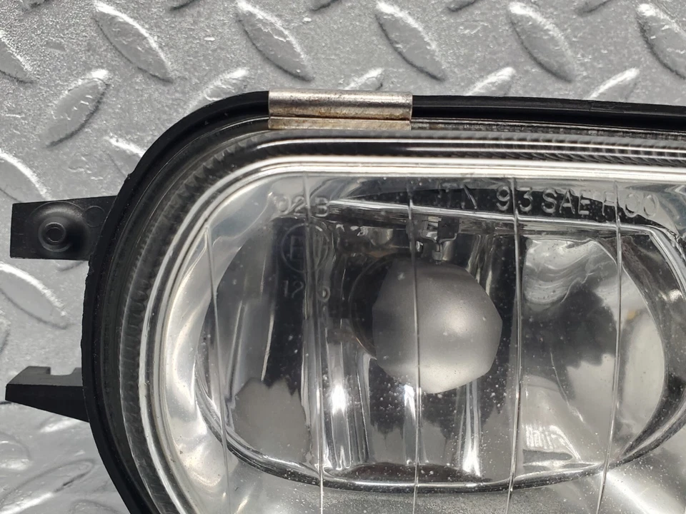 ⚙47705⚙ Mercedes-Benz R230 350SL купе передний правый противотуманный фонарь Hella A2038201256 - Изображение 2 из 4