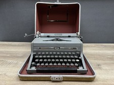 Rare Vintage 1949 ROYAL Quiet De Luxe Typewriter In Retro Case thumbnail