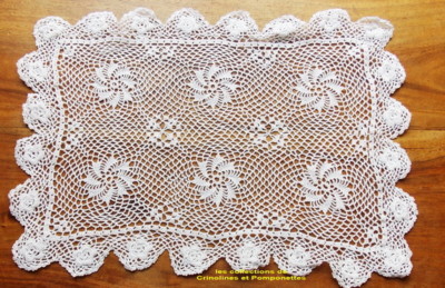 HANDGEMACHTE TISCHDECKE FEINGARN GEHÄKELT RECHTECKIG 23 cm x 34 WEISS HELICE***