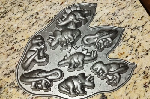 Nordic Ware Dinosaur Cakelet Pan - Thumbnail 4
