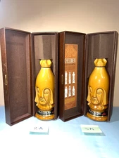 1969 Old Crow Chessman (2) LIGHT PAWNS Ceramic Whiskey Decanters & Display Box