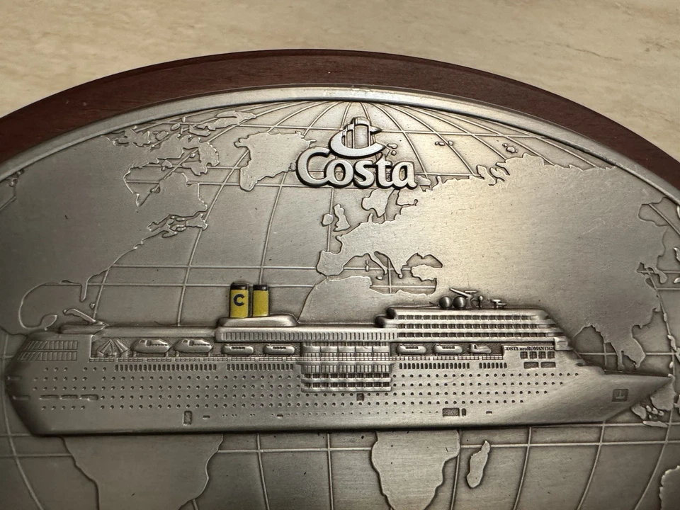 Crest nave Costa Neo Romantica Costa Crociere Club con base vintage collezione - Immagine 2 di 4