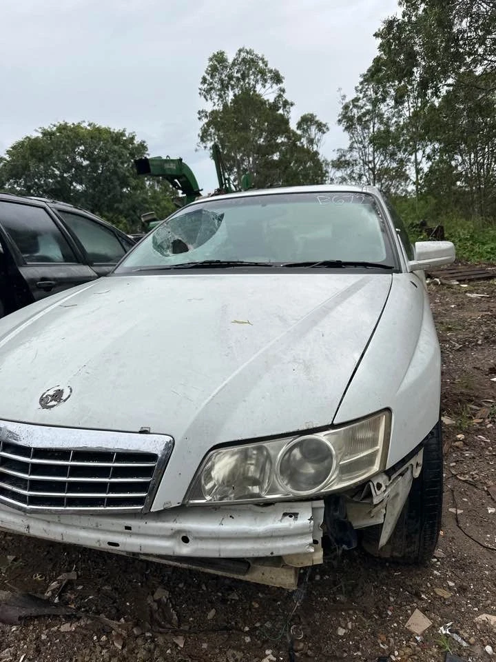 2005 Holden WL Caprice Statesman Right Driver's Headrest 04 05 06 #B672 - image 3 of 4