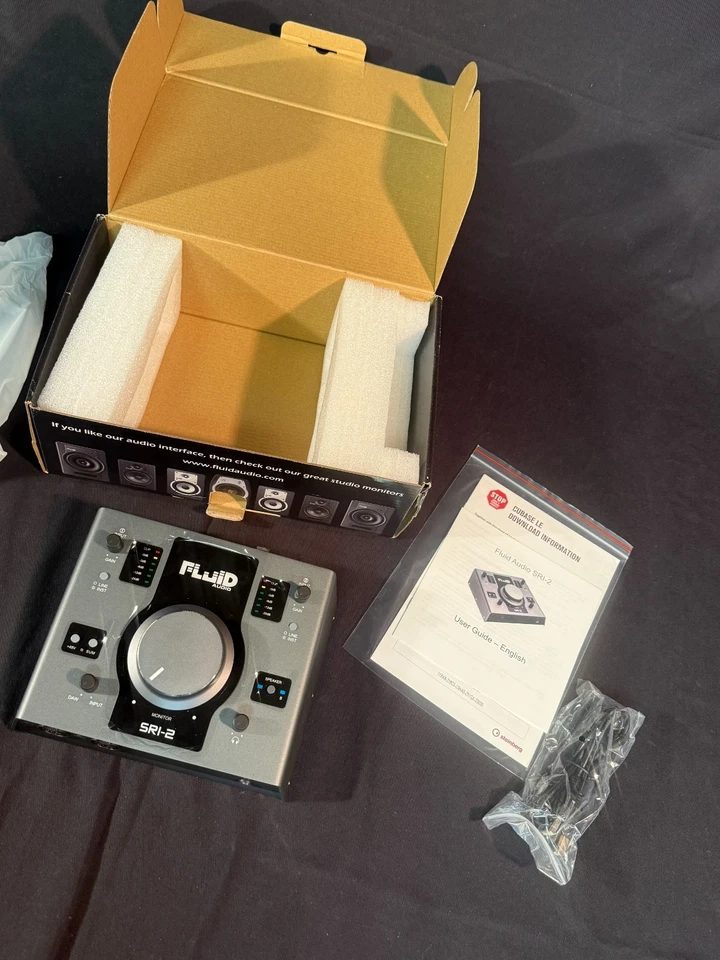 Fluid Audio SRI-2 : 2x2 USB desktop wedge w/24-bit/192kHz Monitor Controller - Image 3 of 3