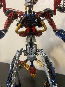 Lego Bionicle VEZON & KARDAS, Item #10204, Complete, *MINT*