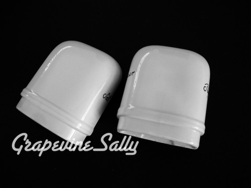 Vintage Stove Parts - Vintage Deco Ceramic Salt and Pepper Shakers - Picture 7 of 12