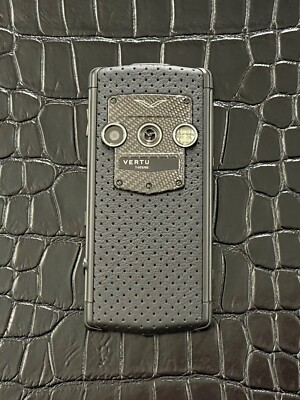 Vertu Constellation 2006 電話. 未使用の VERTU Constellation Touch Neon Silver CARBON FIBER Global GSM