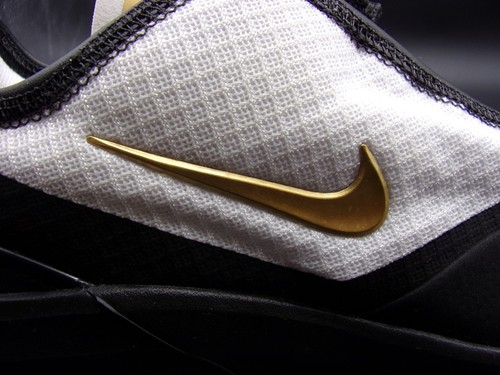Scarpe Nike Air Max Uomo 10 Motion 2 CT1103 001 Nero Bianco Oro Metallizzato - Foto 7 di 10