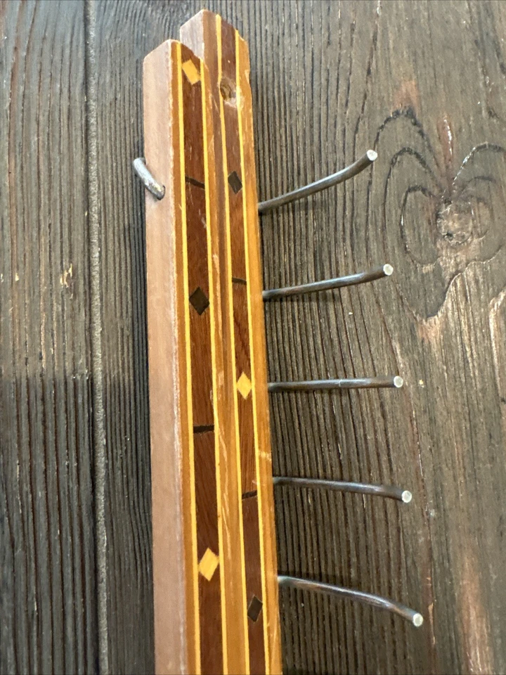 Винтажная настенная вешалка/органайзер для ремня с деревянной инкрустацией - Изображение 2 из 4