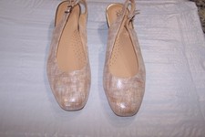 Trotters Women's Lenore Gold Wedge Pump. Size 10M