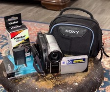 Sony DCR DVD610 Handycam DVD Camcorder w/ Charger Batteries Case Tested READ