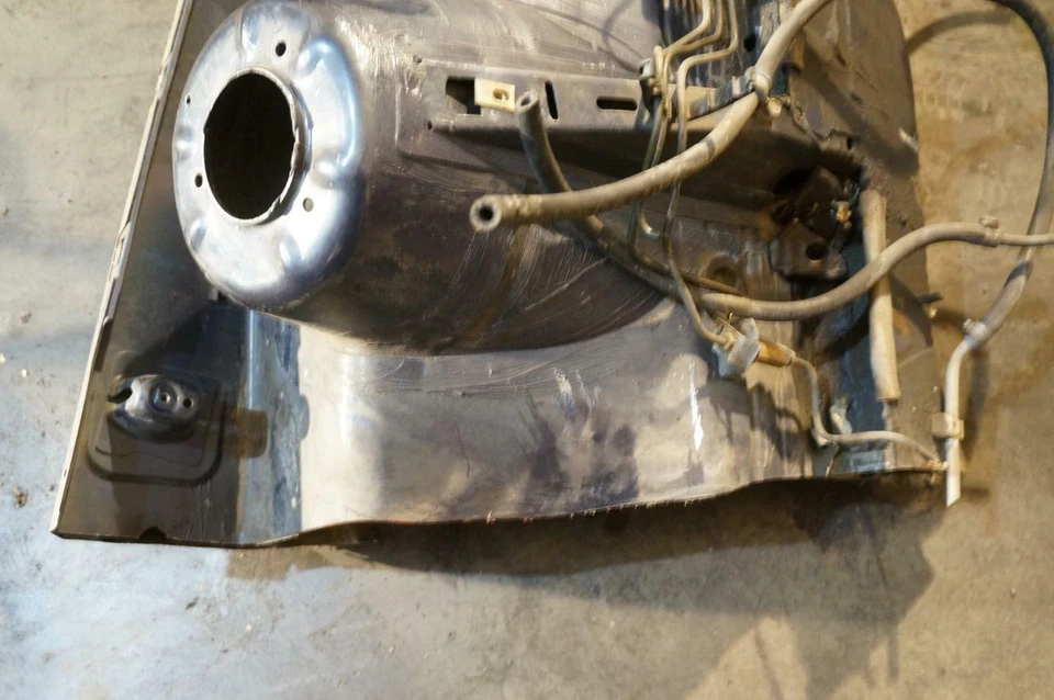 Riel de marco de torre de puntal de conductor delantero izquierdo OEM BMW E30 84-87 325Ee 325i 325es 325es Foto 2 de 4