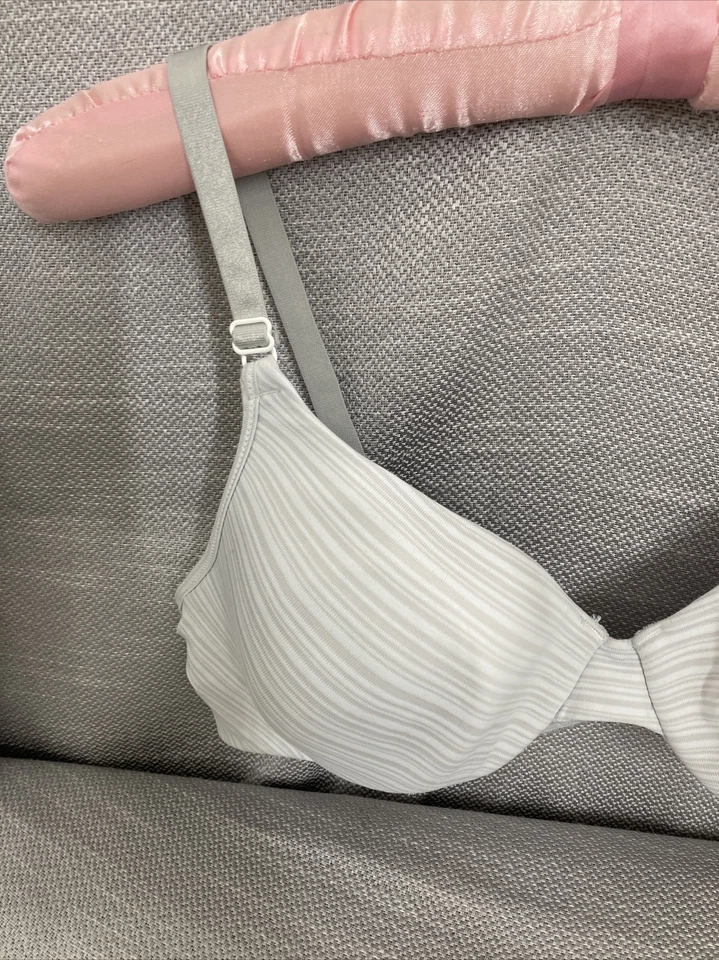 Barely There 32C Bra Beige Underwire Comfortable Curves Lightly Pad 4364 - Image 3 of 4