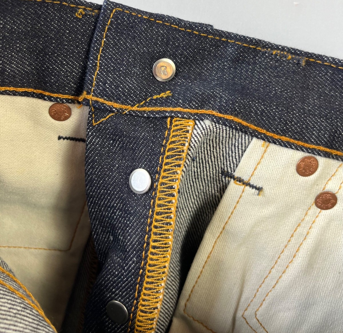 Vintage 90s Levi's LVC 1947 501xx Made in USA R button Vintage 90s Levi's LVC 1947 501xx Made in USA R button