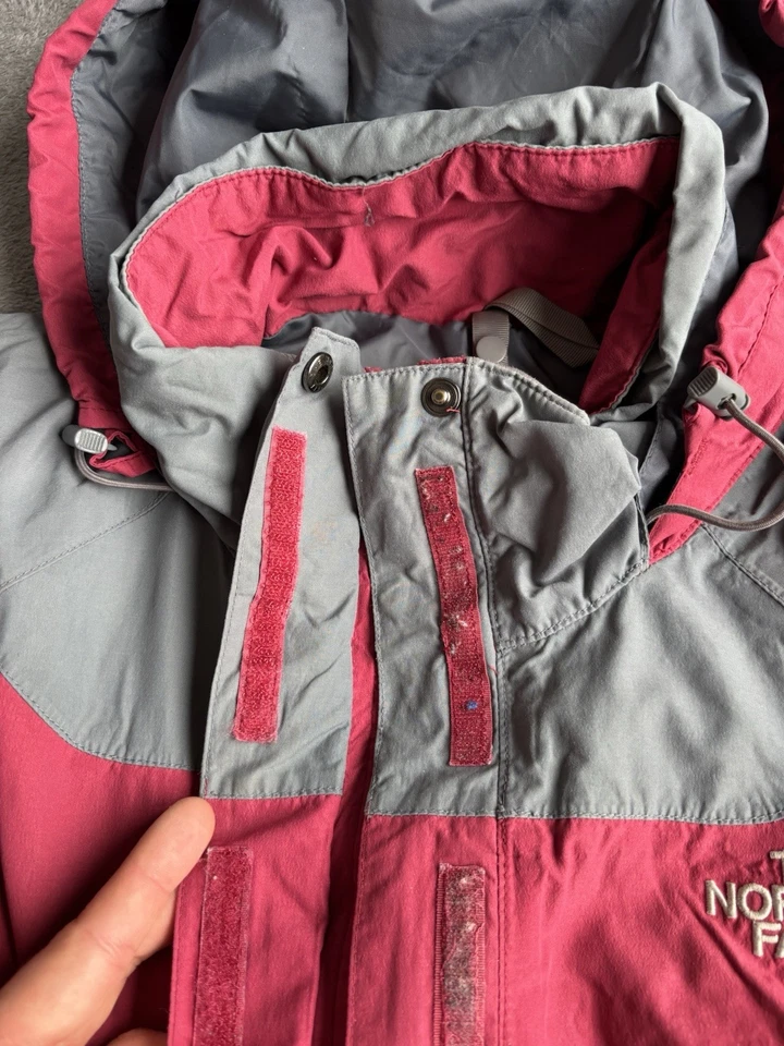 Women’s The North Face HyVent Jacket Size Medium Maroon/Grey Colour Block - Image 4 of 4