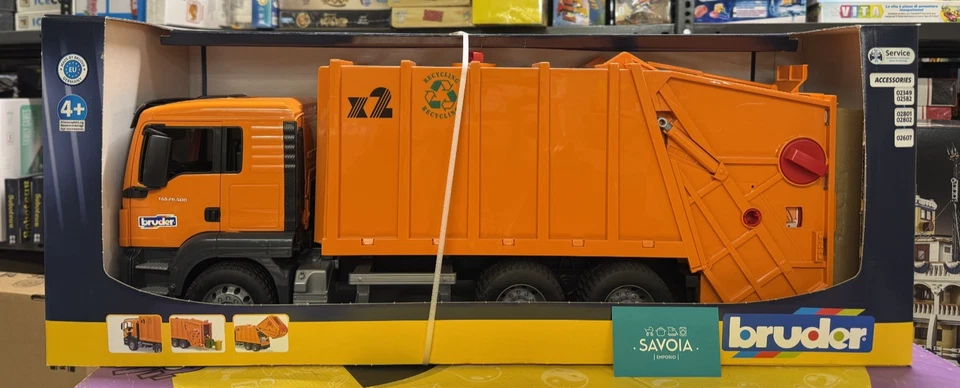 BRUDER 03760 - scala 1:16 - CAMION DEI RIFIUTI MAN TGS CON 2 CASSONETTI - NUOVO - Immagine 2 di 4