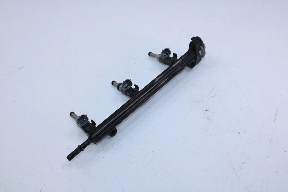 2009 Yamaha RS Venture GT RST90GT  FUEL INJECTOR RAIL 8GC-13761-00-00 - Image 4 of 4