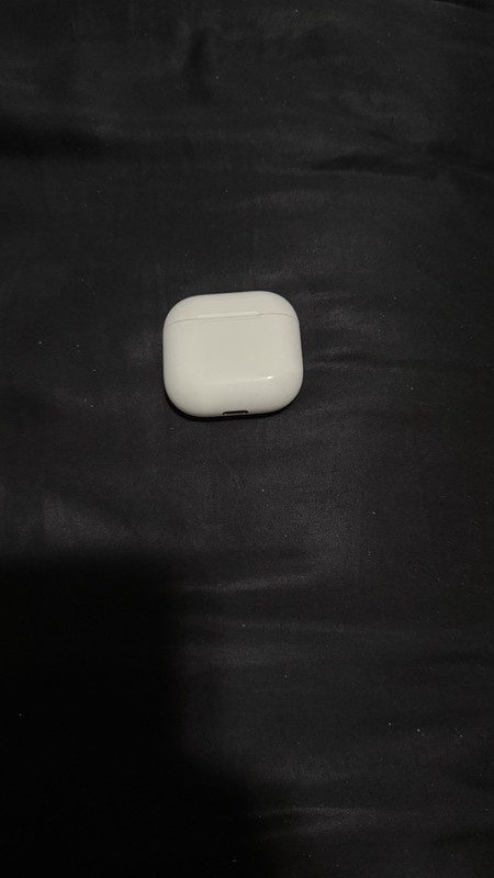 Apple AirPods Wireless Bluetooth In-Ear Earbuds White NO BOX BRAND NEW USED ONCE