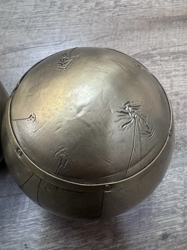 Juego de 2 esferas decorativas de metal vintage - bolas de orbe rústicas martilladas a mano Foto 3 de 4