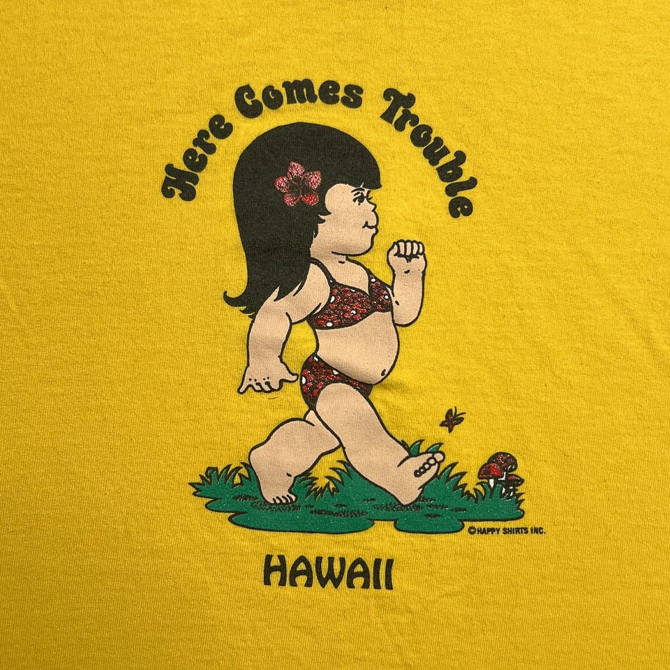 Винтажная футболка 90-х Here Comes Trouble Hawaii желтая молодежная L Happy Shirt Inc. - Изображение 2 из 4