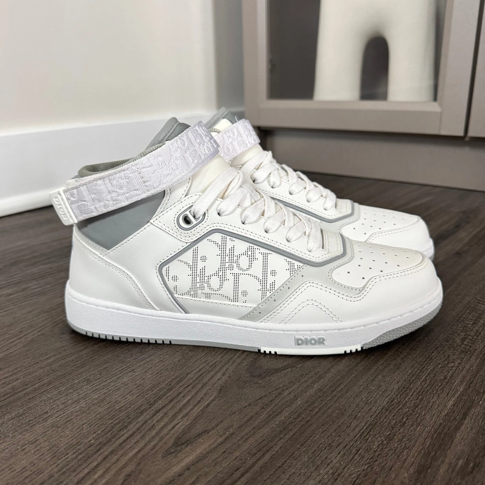 Dior — DIOR B27 High Top White Gray Monogram Strap Sneakers 40 NEW Lace up Leather Logo