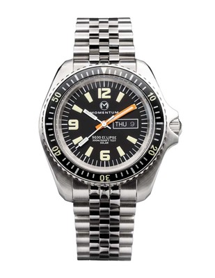 Momentum SQ30 Sea Quartz Eclipse Solar Herrentaucheruhr mit Saphirglas Ø 42mm...