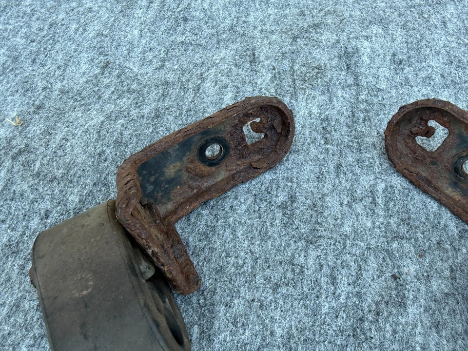 SOPORTE DE MONTAJE DE GOMA SILENCIADOR ESCAPE INFINITI FX35 FX50 QX70 09-17 OEM (PAR) Foto 3 de 4