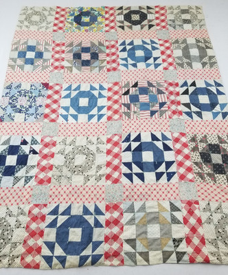 Vintage Handarbeit schönes Muster Patchwork bunt Quilt 89x68 Zoll