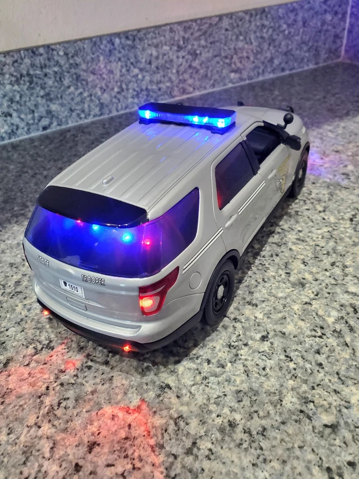 Ohio State Trooper   -   Ford Explorer w/ All Flashing Lights - Image 4 of 4