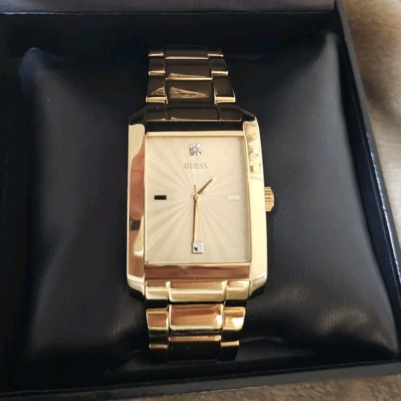 Reloj GUESS Acero Tono Dorado Rectángulo Cuarzo 50m SS Pulsera Caja Manual