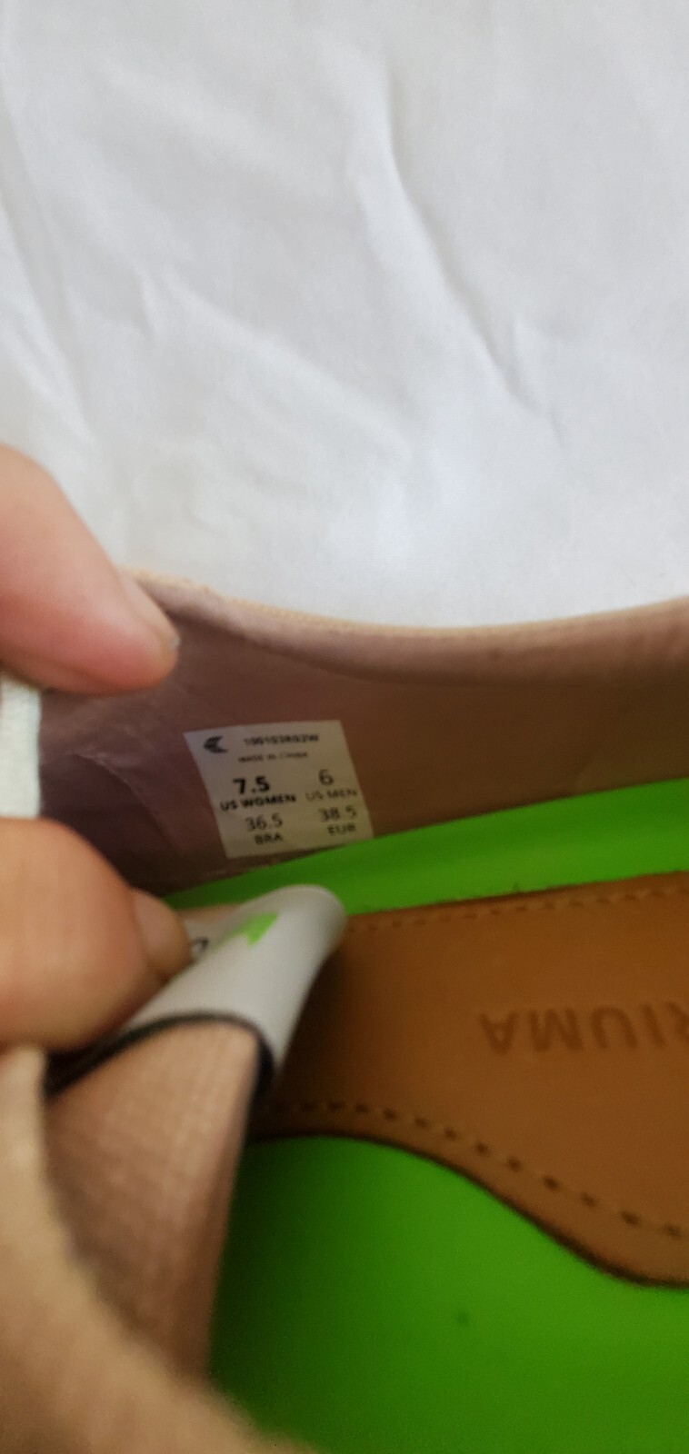 SAOLA Sneakers Cariuma donna 7 5 tela rosa. Indossato solo una volta.