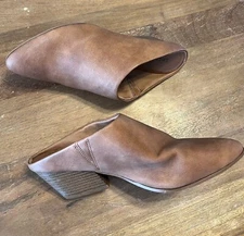 Indigo Rd Shoes Womens 8M Casual Slip On Clog Bootie Brown Faux Leather Heel