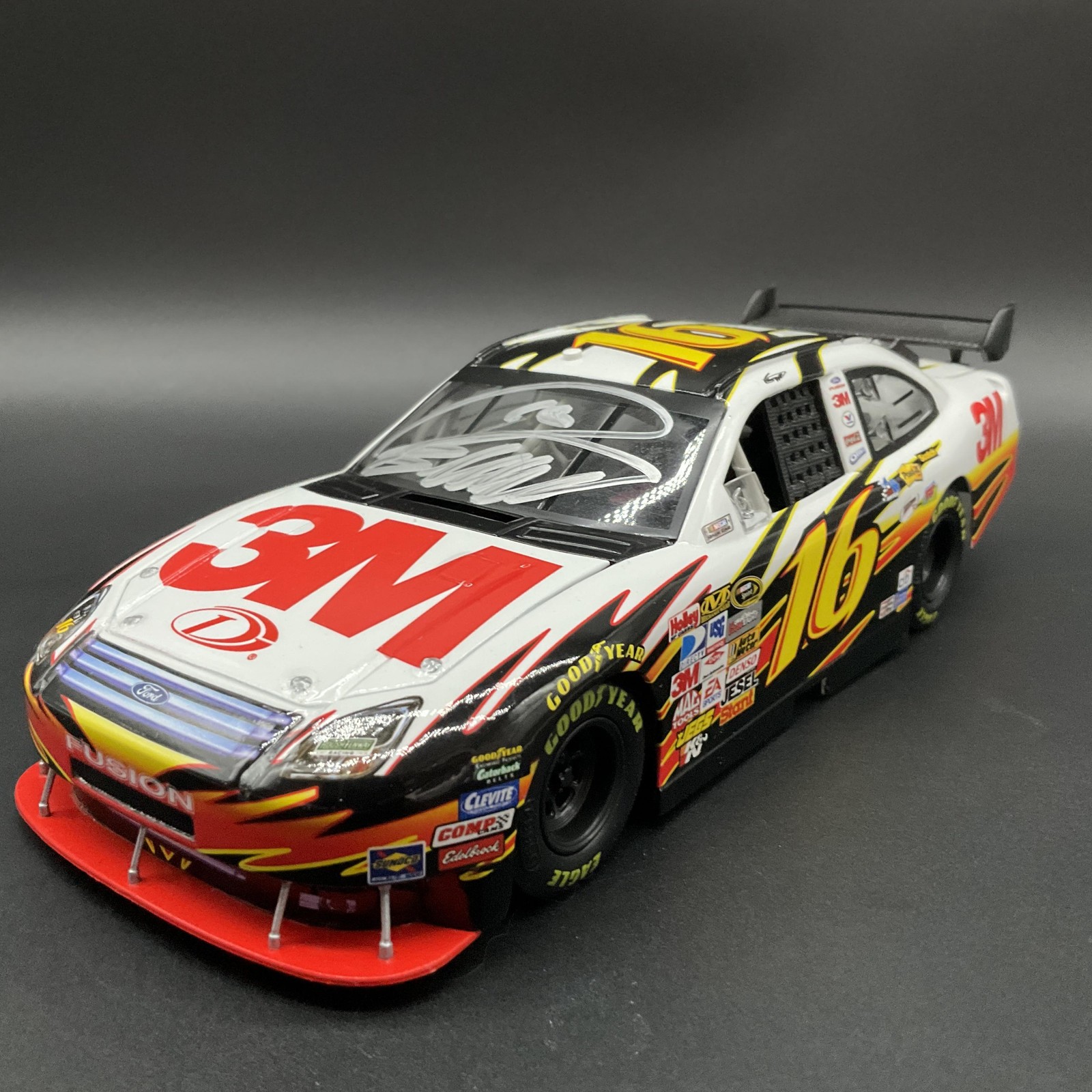 2008 Motorsports Authentics Greg Biffle #16 3M Ford SIGNED 1:24 NASCAR Diecast