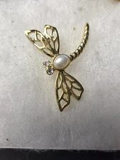 Vtg nos gold tone rhinestone faux pearl Dragonfly Pin